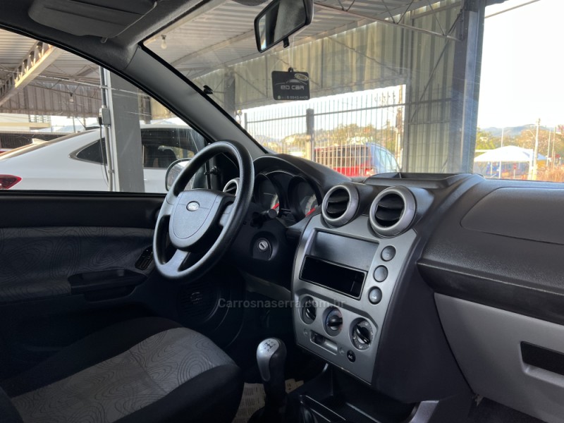 FIESTA 1.6 MPI SEDAN 8V FLEX 4P MANUAL - 2009 - BOM PRINCíPIO