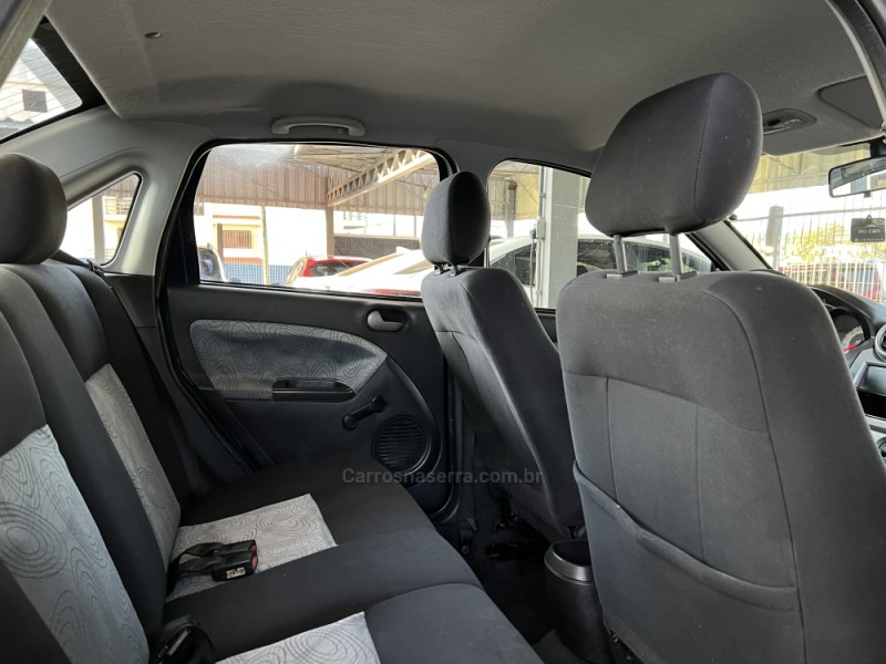 FIESTA 1.6 MPI SEDAN 8V FLEX 4P MANUAL - 2009 - BOM PRINCíPIO