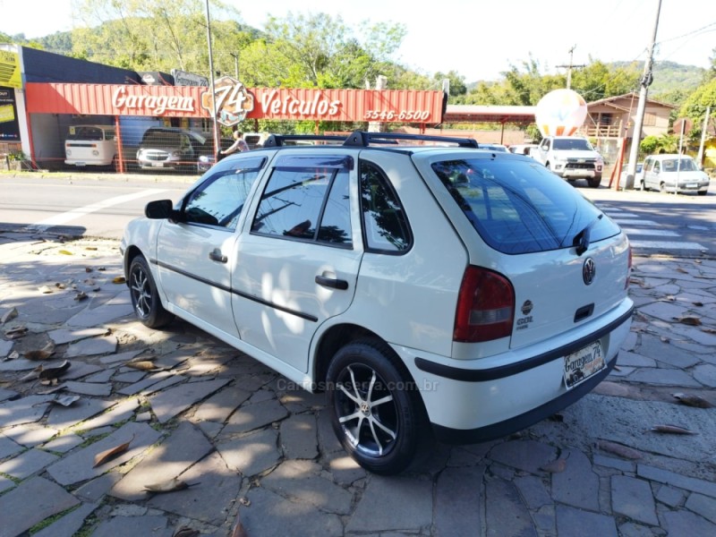 GOL 1.0 MI PLUS 8V GASOLINA 4P MANUAL G.III - 2001 - TRêS COROAS