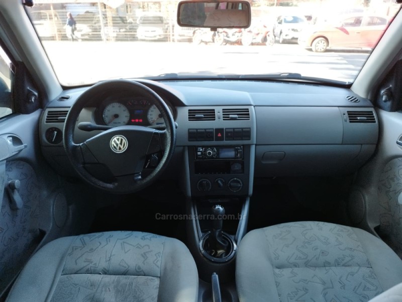 GOL 1.0 MI PLUS 8V GASOLINA 4P MANUAL G.III - 2001 - TRêS COROAS