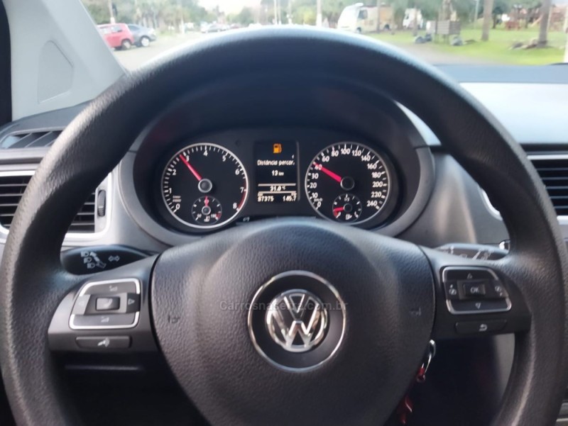 FOX 1.6 MI ITREND 8V FLEX 4P MANUAL - 2014 - LAJEADO