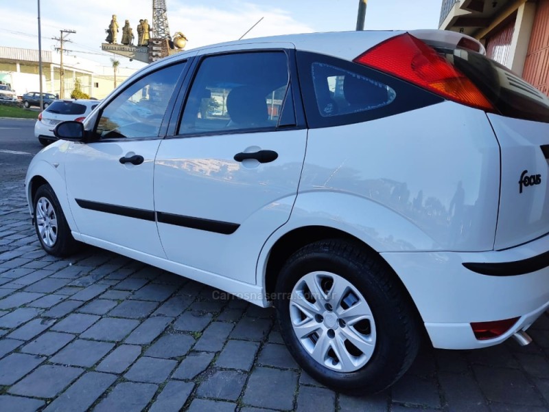 FOCUS 1.6 SE 8V FLEX 4P MANUAL - 2009 - VERANóPOLIS