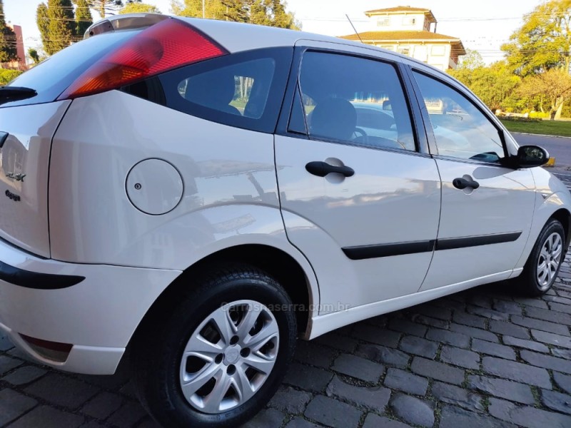 FOCUS 1.6 SE 8V FLEX 4P MANUAL - 2009 - VERANóPOLIS