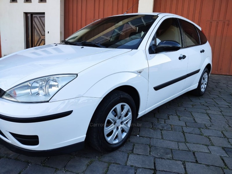 FOCUS 1.6 SE 8V FLEX 4P MANUAL - 2009 - VERANóPOLIS