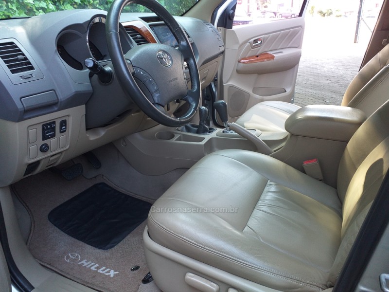 HILUX SW4 3.0 SRV 4X4 7 LUGARES 16V TURBO INTERCOOLER DIESEL 4P AUTOMÁTICO - 2009 - CAXIAS DO SUL