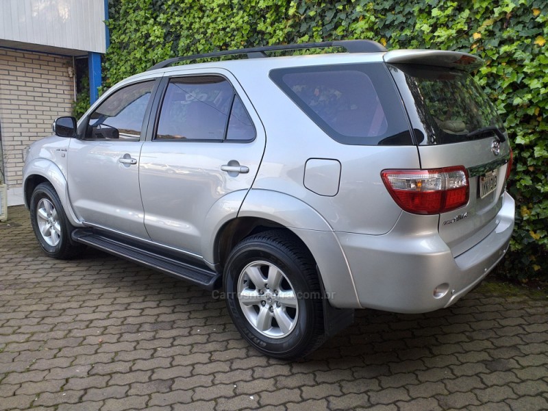 HILUX SW4 3.0 SRV 4X4 7 LUGARES 16V TURBO INTERCOOLER DIESEL 4P AUTOMÁTICO - 2009 - CAXIAS DO SUL