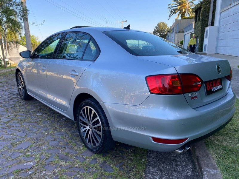 JETTA 2.0 TSI HIGHLINE 211CV GASOLINA 4P TIPTRONIC - 2011 - CAMPO BOM