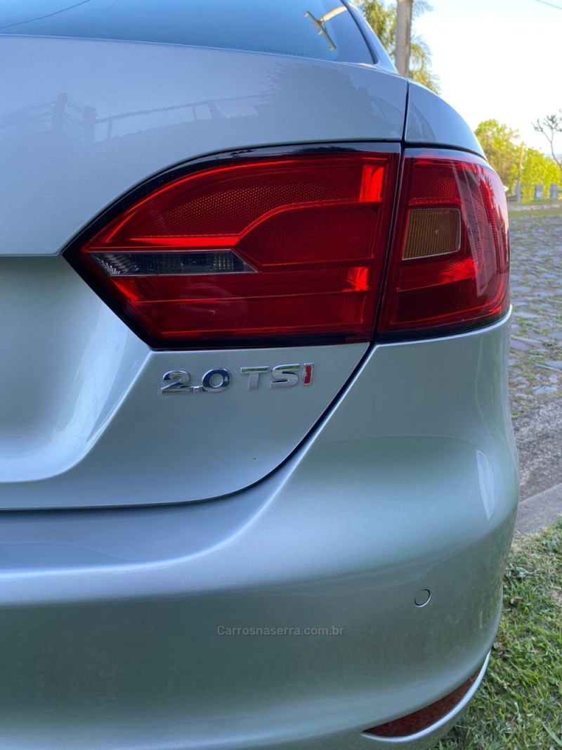 JETTA 2.0 TSI HIGHLINE 211CV GASOLINA 4P TIPTRONIC - 2011 - CAMPO BOM