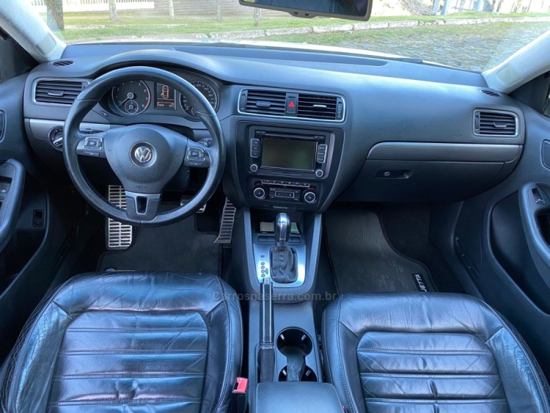 JETTA 2.0 TSI HIGHLINE 211CV GASOLINA 4P TIPTRONIC - 2011 - CAMPO BOM