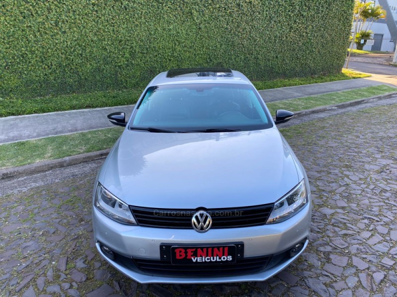 JETTA 2.0 TSI HIGHLINE 211CV GASOLINA 4P TIPTRONIC - 2011 - CAMPO BOM