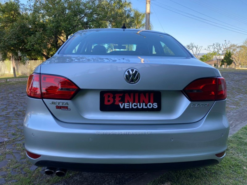 JETTA 2.0 TSI HIGHLINE 211CV GASOLINA 4P TIPTRONIC - 2011 - CAMPO BOM