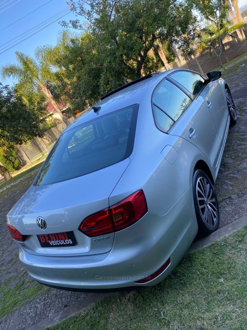 JETTA 2.0 TSI HIGHLINE 211CV GASOLINA 4P TIPTRONIC - 2011 - CAMPO BOM