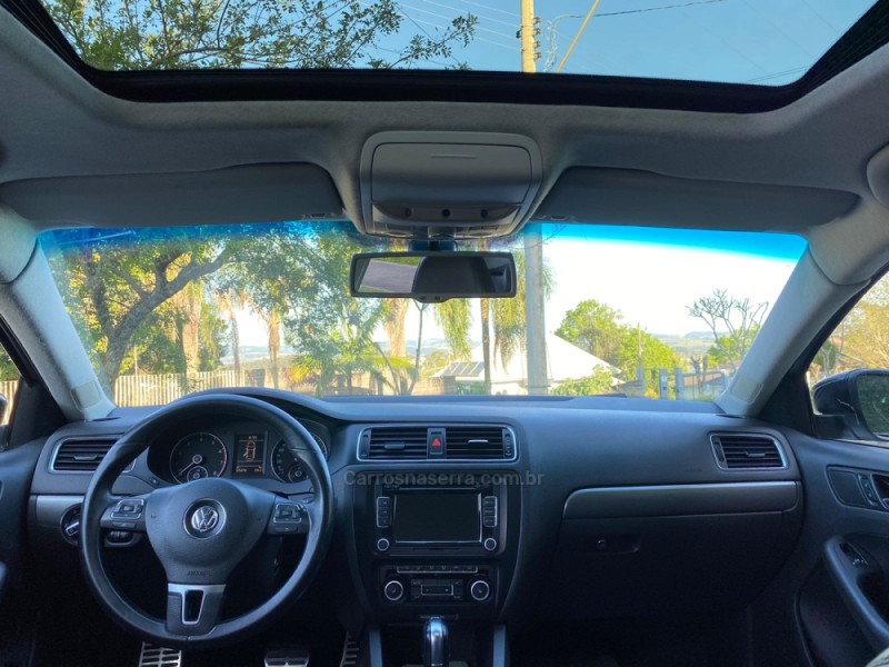 JETTA 2.0 TSI HIGHLINE 211CV GASOLINA 4P TIPTRONIC - 2011 - CAMPO BOM