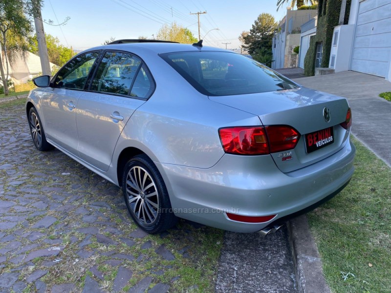 JETTA 2.0 TSI HIGHLINE 211CV GASOLINA 4P TIPTRONIC - 2011 - CAMPO BOM
