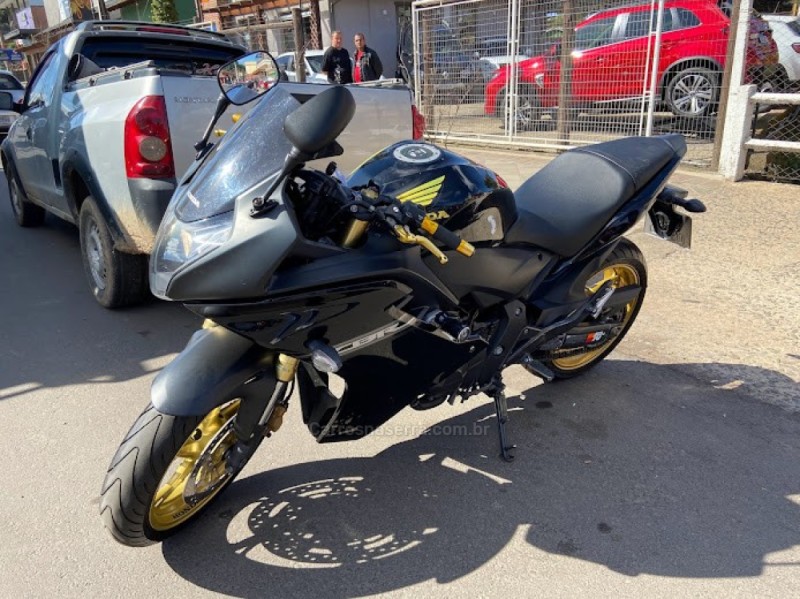 cbr 600f  2012 canela