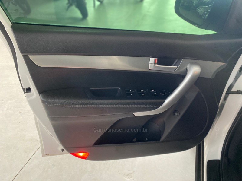 SORENTO 2.4 EX2 4X2 16V GASOLINA 4P AUTOMÁTICO - 2012 - BOM PRINCíPIO
