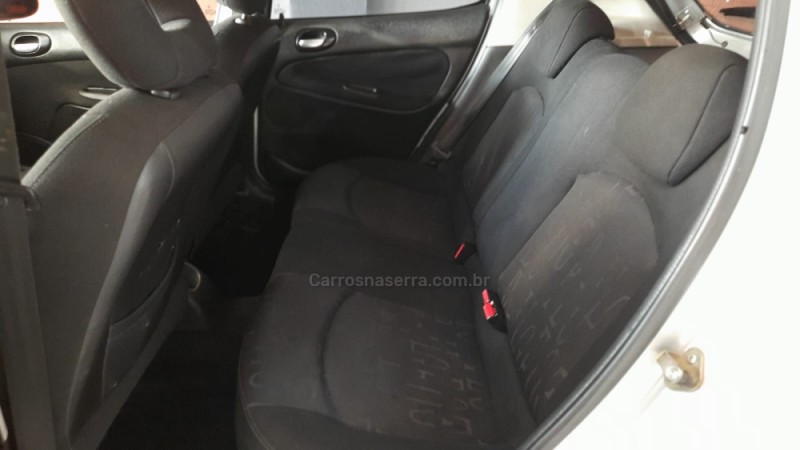 206 1.4 PRESENCE 8V GASOLINA 4P MANUAL - 2004 - BOM PRINCíPIO