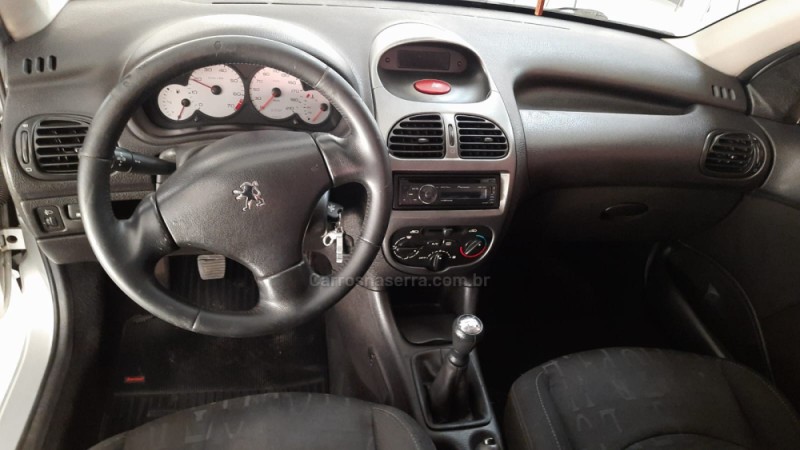 206 1.4 PRESENCE 8V GASOLINA 4P MANUAL - 2004 - BOM PRINCíPIO