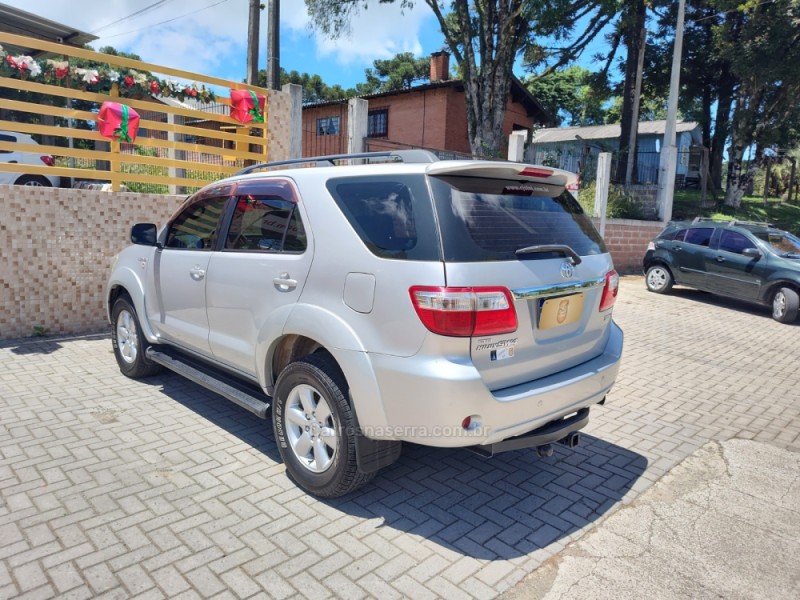 HILUX SW4 3.0 SRV 4X4 7 LUGARES 16V TURBO INTERCOOLER DIESEL 4P AUTOMÁTICO - 2011 - CANELA