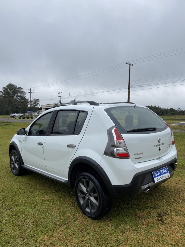 SANDERO 1.6 STEPWAY 8V FLEX 4P MANUAL - 2013 - FARROUPILHA