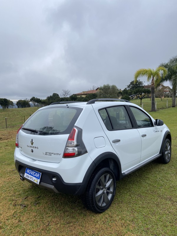 SANDERO 1.6 STEPWAY 8V FLEX 4P MANUAL - 2013 - FARROUPILHA