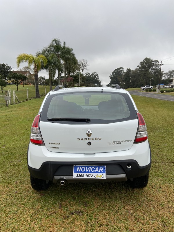 SANDERO 1.6 STEPWAY 8V FLEX 4P MANUAL - 2013 - FARROUPILHA