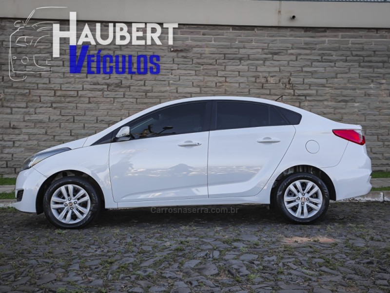 HB20S 1.6 COMFORT PLUS 16V FLEX 4P MANUAL - 2017 - CAMPO BOM