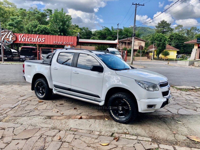 S10 2.8 LS 4X4 CD 16V TURBO DIESEL 4P MANUAL - 2016 - TRêS COROAS