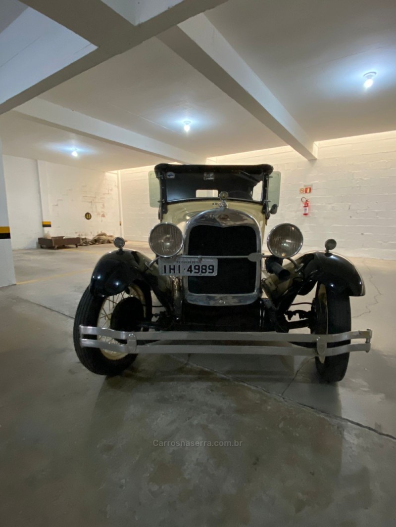 A 4 CILINDROS BIGODE PARTIDA NO PÉ CAPOTA DE LONA 2P GASOLINA MANUAL - 1928 - CAXIAS DO SUL