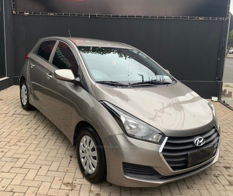 HYUNDAI - HB20 - 2017/2018 - Marrom - R$ 56.900,00 - Ortiz Veículos