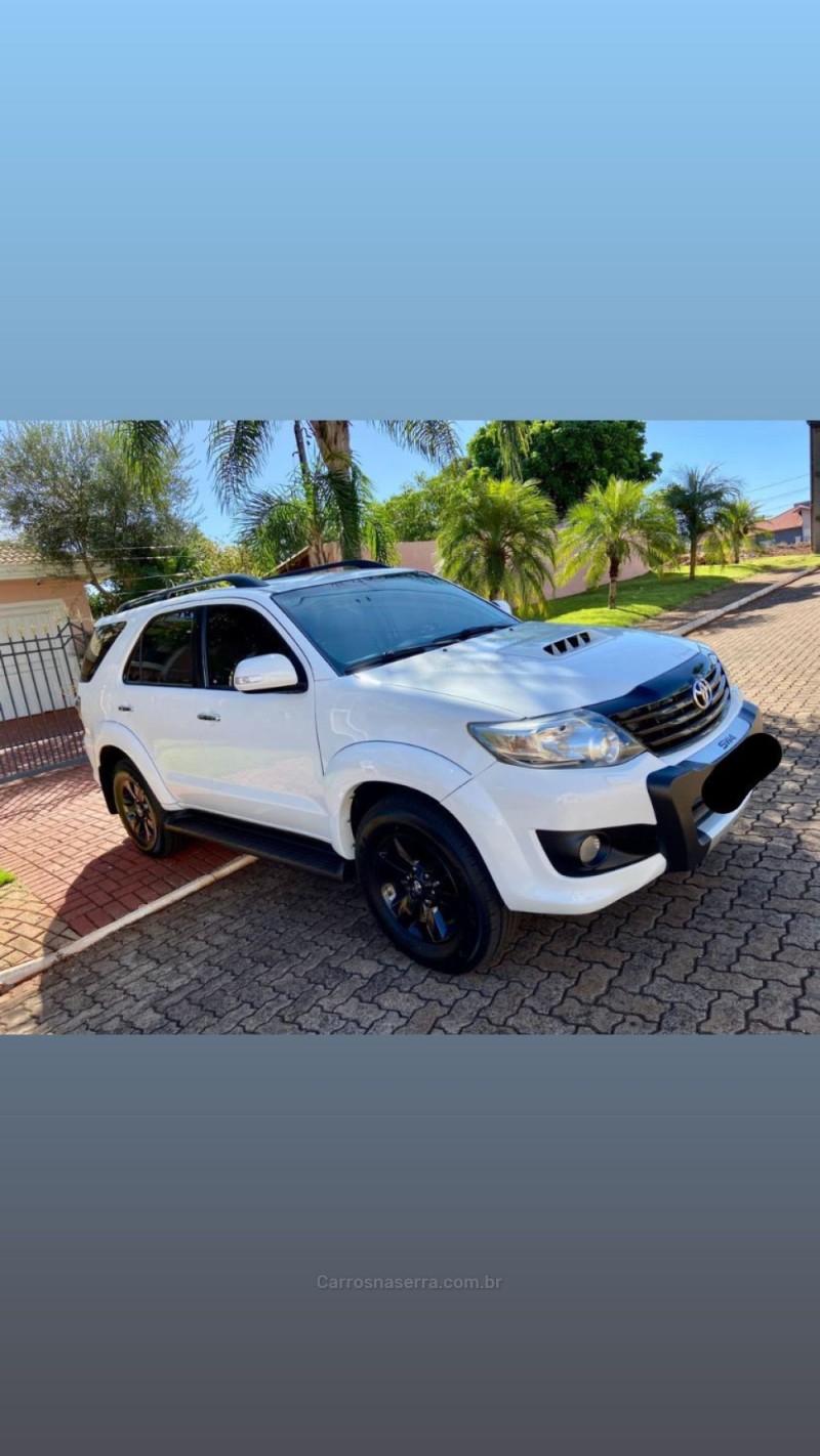 HILUX SW4 3.0 SRV 4X4 7 LUGARES 16V TURBO INTERCOOLER DIESEL 4P AUTOMÁTICO - 2014 - IBIRAIARAS