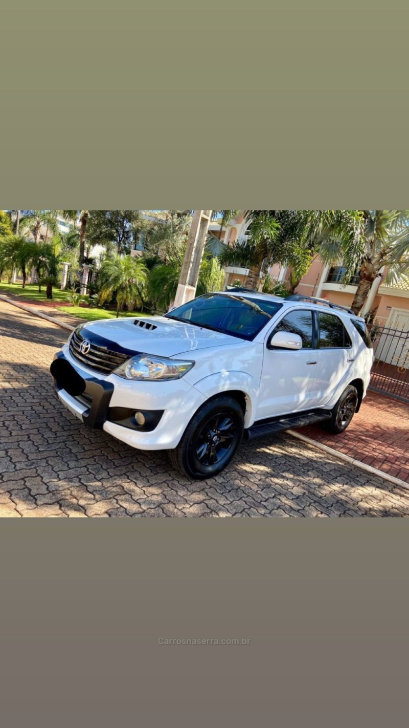 HILUX SW4 3.0 SRV 4X4 7 LUGARES 16V TURBO INTERCOOLER DIESEL 4P AUTOMÁTICO - 2014 - IBIRAIARAS