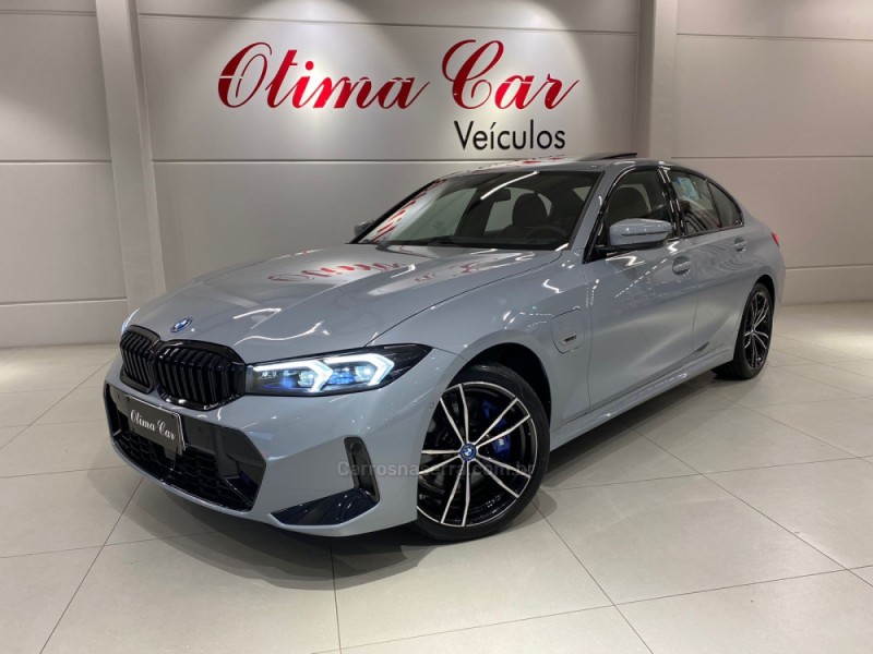 BMW - 330E - 2023/2023 - Cinza - R$ 400.950,00 - Ótima Car