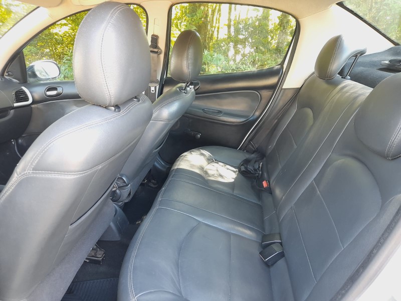 207 1.4 XR PASSION 8V FLEX 4P MANUAL - 2011 - FARROUPILHA