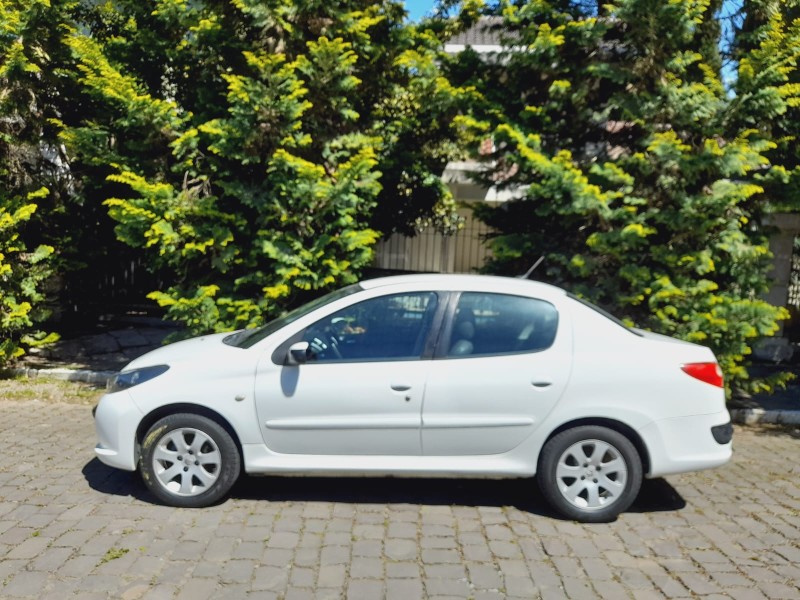 207 1.4 XR PASSION 8V FLEX 4P MANUAL - 2011 - FARROUPILHA
