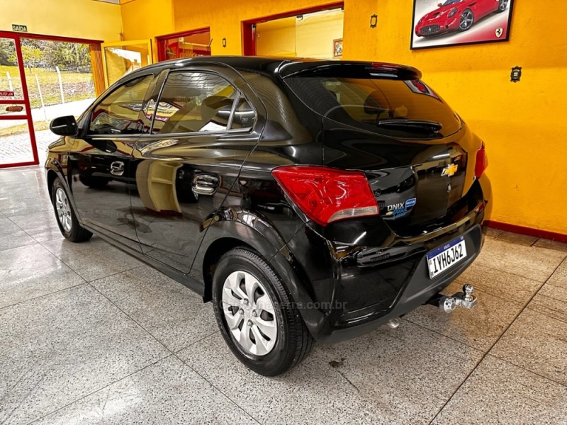 ONIX 1.0 LT 12V FLEX 4P MANUAL - 2018 - NOVA PETRóPOLIS