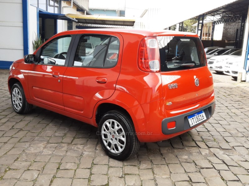 UNO 1.0 EVO VIVACE 8V FLEX 4P MANUAL - 2013 - VACARIA