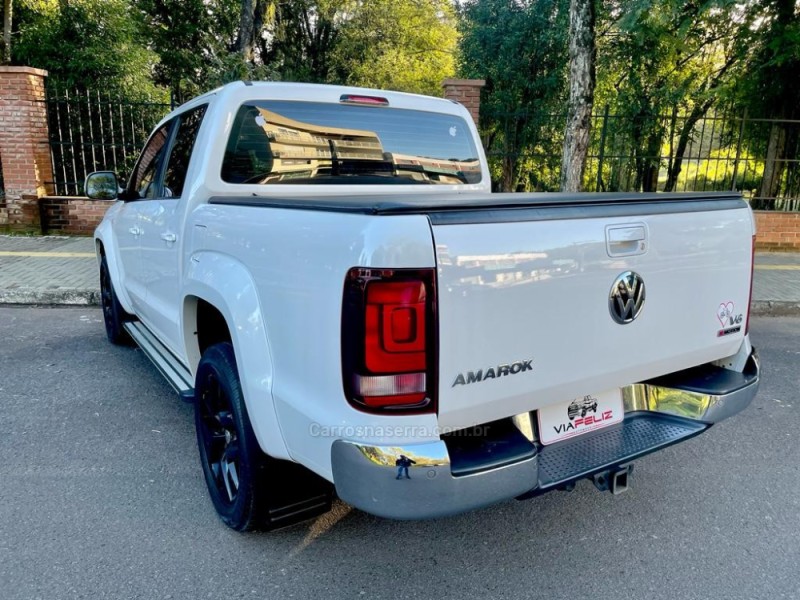 AMAROK 3.0 V6 TDI HIGHLINE CD DIESEL 4MOTION AUTOMÁTICO - 2020 - FELIZ