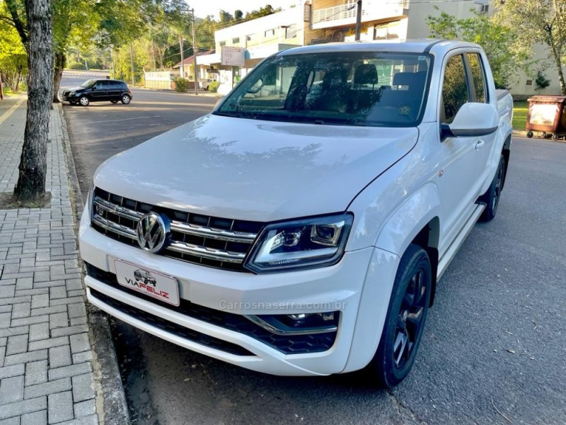 AMAROK 3.0 V6 TDI HIGHLINE CD DIESEL 4MOTION AUTOMÁTICO - 2020 - FELIZ