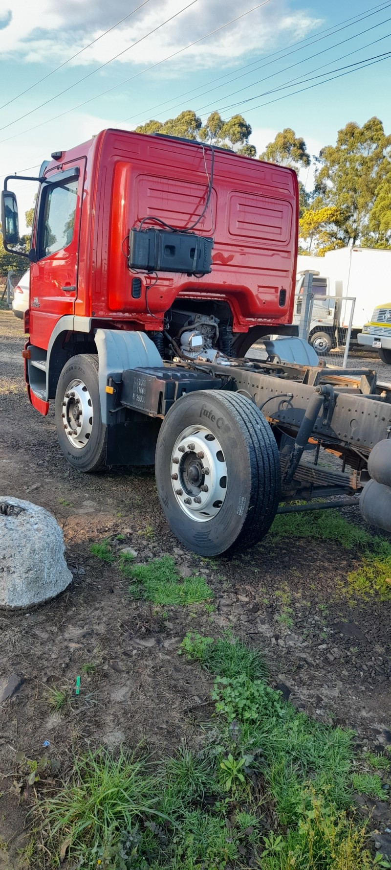 ATEGO 2428 4 EIXOS BITRUCK - 2011 - GARIBALDI