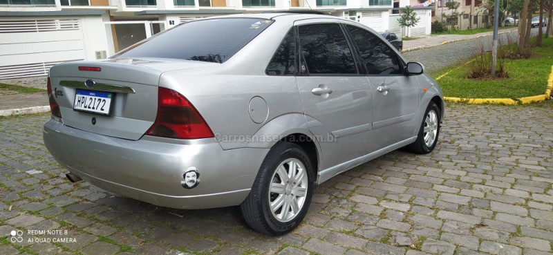 FOCUS 2.0 GHIA SEDAN 16V GASOLINA 4P MANUAL - 2001 - FARROUPILHA