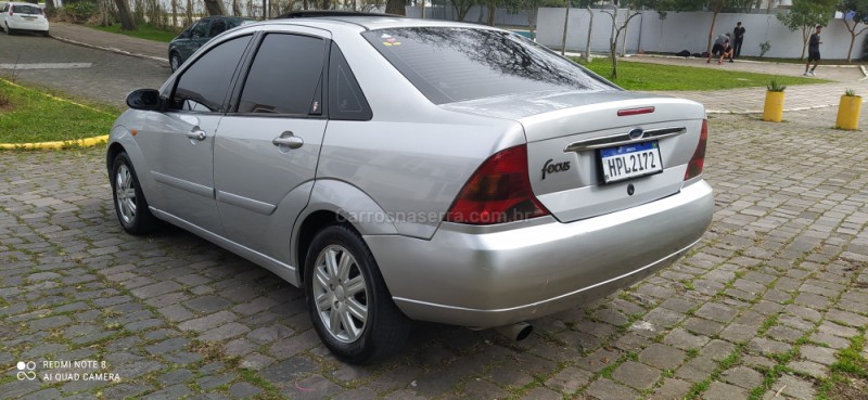 FOCUS 2.0 GHIA SEDAN 16V GASOLINA 4P MANUAL - 2001 - FARROUPILHA