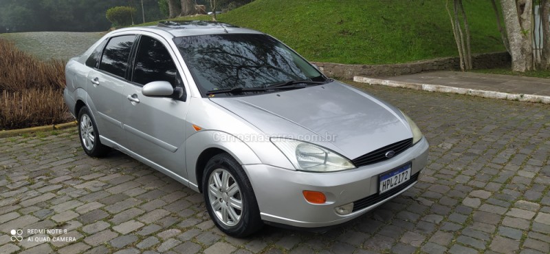 FOCUS 2.0 GHIA SEDAN 16V GASOLINA 4P MANUAL - 2001 - FARROUPILHA