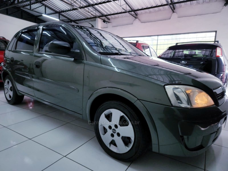 CHEVROLET - CORSA - 2010/2011 - Verde - R$ 32.900,00 - Altocar