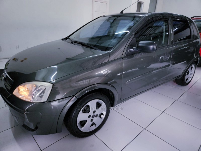 CHEVROLET - CORSA - 2010/2011 - Prata - R$ 31.000,00 - VCAR Veículos