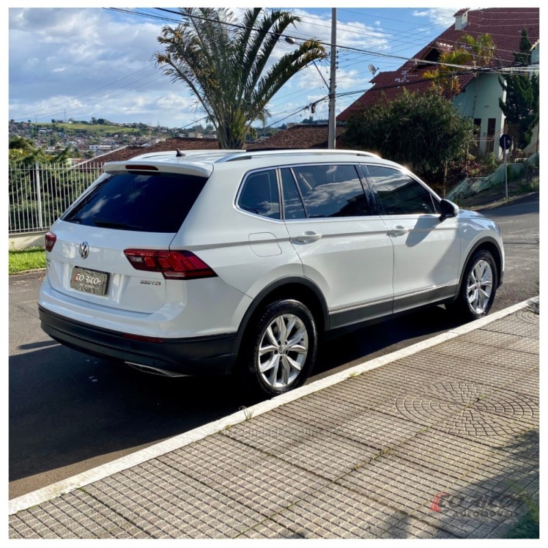 TIGUAN 1.4 ALLSPACE COMFORT 250 TSI FLEX 4P - 2018 - CAMPO BOM