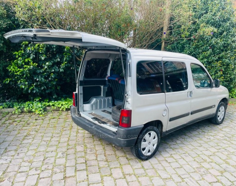 BERLINGO 1.8 I GLX MULTISPACE 8V GASOLINA 4P MANUAL - 2002 - CAXIAS DO SUL