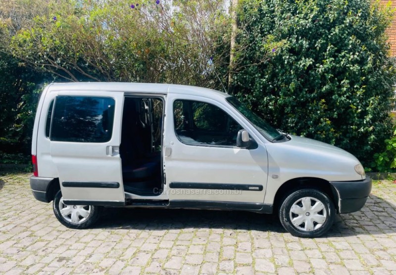 BERLINGO 1.8 I GLX MULTISPACE 8V GASOLINA 4P MANUAL - 2002 - CAXIAS DO SUL