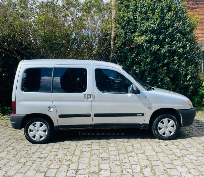 BERLINGO 1.8 I GLX MULTISPACE 8V GASOLINA 4P MANUAL - 2002 - CAXIAS DO SUL