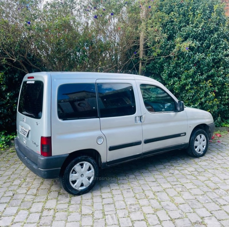 BERLINGO 1.8 I GLX MULTISPACE 8V GASOLINA 4P MANUAL - 2002 - CAXIAS DO SUL